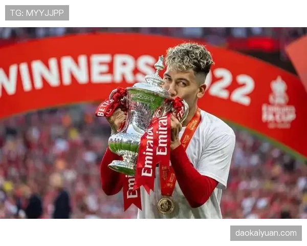 凯恩与菲尔米诺伪九号角色的进攻参与机制与效能对比