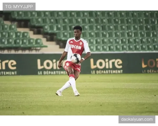 奥雷利安·楚阿梅尼客串中卫的多位置战术价值分析