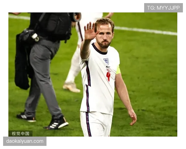 凯恩为何难夺冠军：体系适配困境与关键战表现瓶颈解析