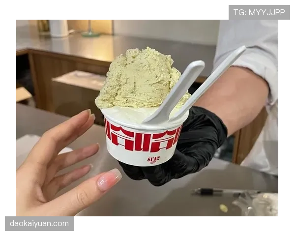 孙兴慜场外吃个冰激凌都像走红毯，这日常也太让人羡慕了吧？